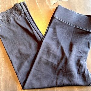 NWT Hue M Navy Cropped Wide-Waistband Leggings w/Eyelet Trim SO CUTE!!